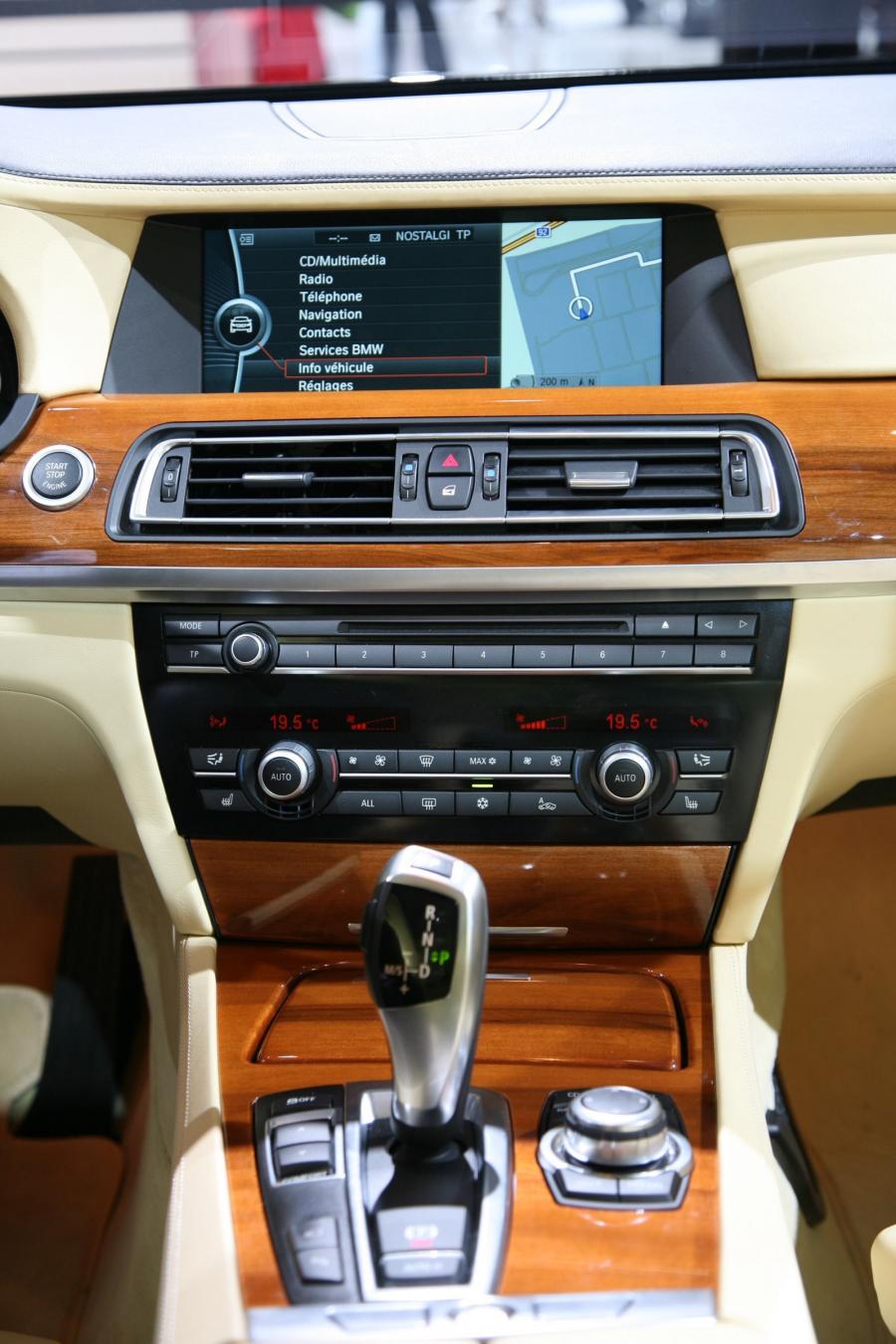  BMW 7-Series 2009 года  (фото 109 из 167)